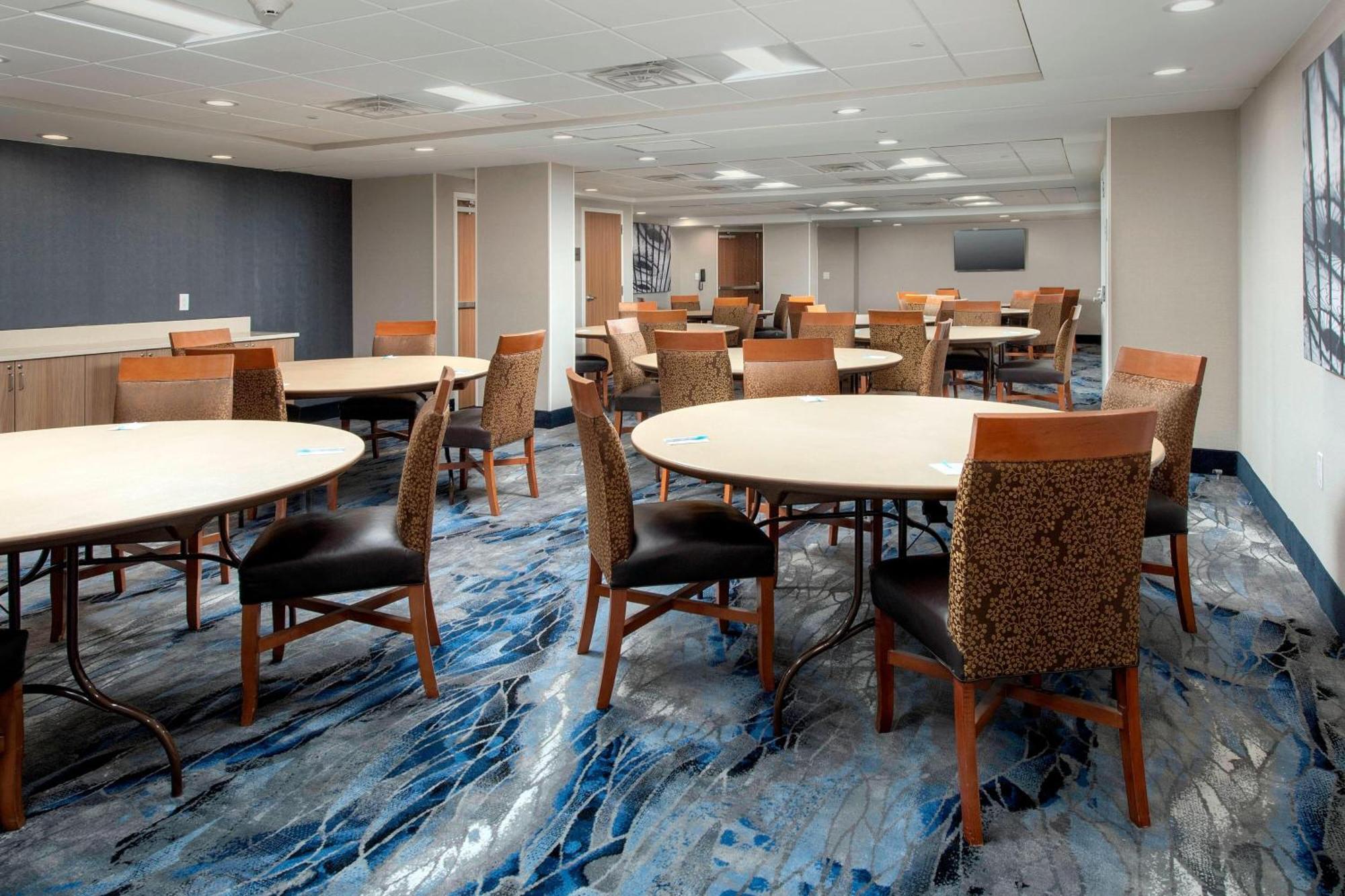 Fairfield Inn & Suites By Marriott Alexandria West/Mark Center Exterior photo