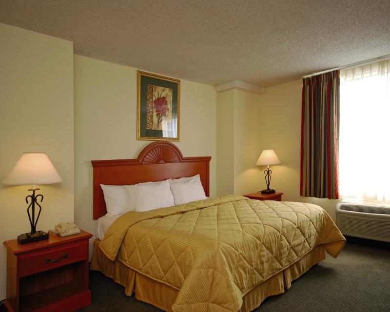 Fairfield Inn & Suites By Marriott Alexandria West/Mark Center Exterior photo