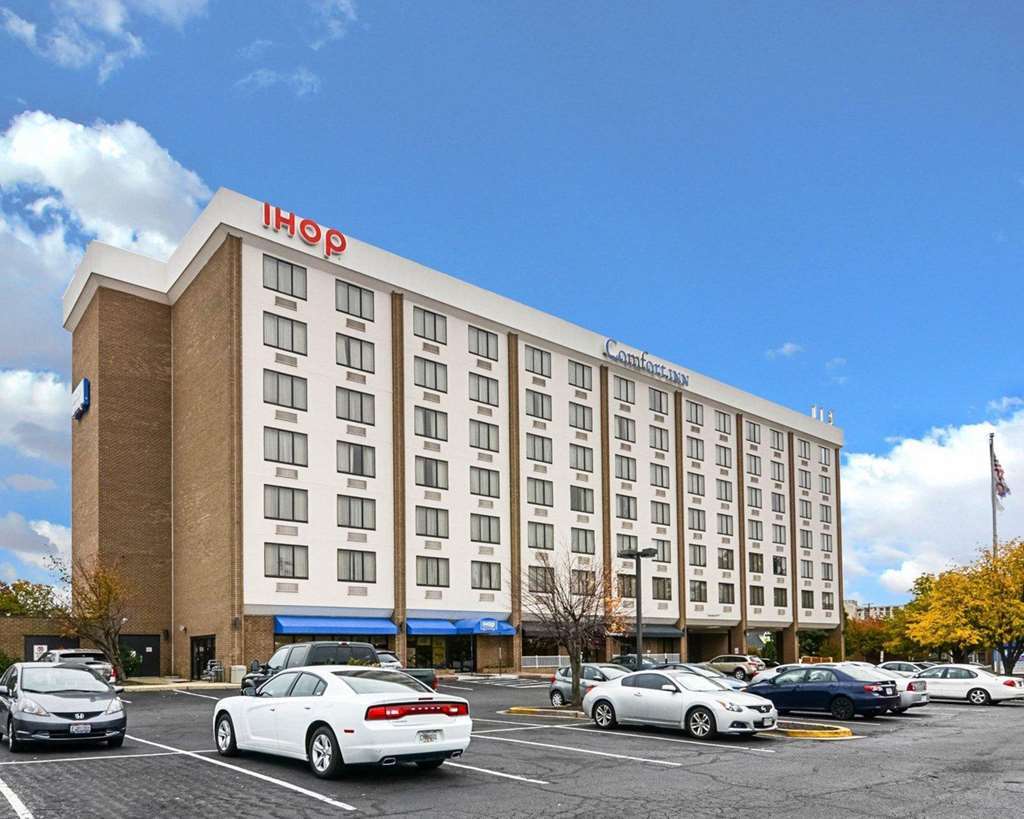 Fairfield Inn & Suites By Marriott Alexandria West/Mark Center Exterior photo
